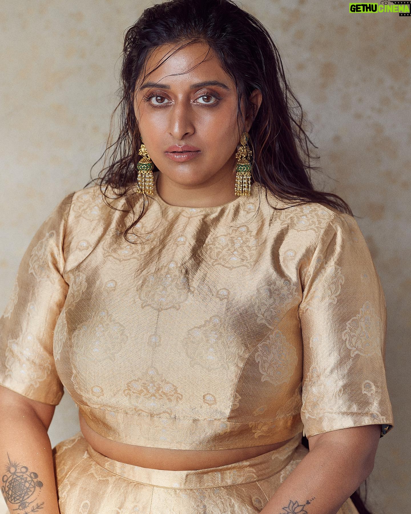 Raja Kumari - 74.9K Likes - శ్వేత
in custom @raw_mango
Styled by @tryagaintoobad @styled_by_meera
Glam @riyasheth.makeuphair @helena_hair_stylist
Shot by @trishasarang