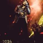 Rakshita Suresh Instagram - Takin’ off. 🚀 Thank you, Bengaluru! 🔥 📸 @zero2lifemedia 🧥 @styl_chennai team @dnsdyl @shakeer_mohamed_ @ashishpainoli @btosproductions @joshuaashishh @osigomango @joshuagopalofficial @sumukhhhhh @anandmurali98 @master.fader #MFDAK #RakshitaSureshLive ⭐️🫶🏼🎤🧿