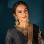 Rakul Preet Singh Instagram - Aankon ki gustakhi 🖤 #heeramandipremiere Outfit @jjvalaya Jewellery @razwada.jewels Potli @aclutchstory Footwear @fizzygoblet Styled by @anshikaav Assisted by @bhatia_tanisha Makeup @im__sal Hair @aliyashaik28 Shot by @deepak_das_photography