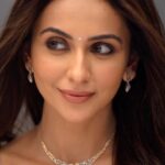 Rakul Preet Singh Instagram - Life is just better with some extra shine, sparkle and glamour. Don’t you think so? Compliment the #AkshayaTritiya festivities and embrace grace with @Miabytanishq Wishing you all abundant blessings and endless charm! Get up to 15% off and more. Shop online or visit your nearest Mia store. #MiabyTanishq #AkshayaTritiyaGifting #GoldJewellery #diamondjewellery #stylishme #RakulPreetSingh #RakulFanClub #RakulFans #RadiantRakul #AkshayaTritiyaOffers