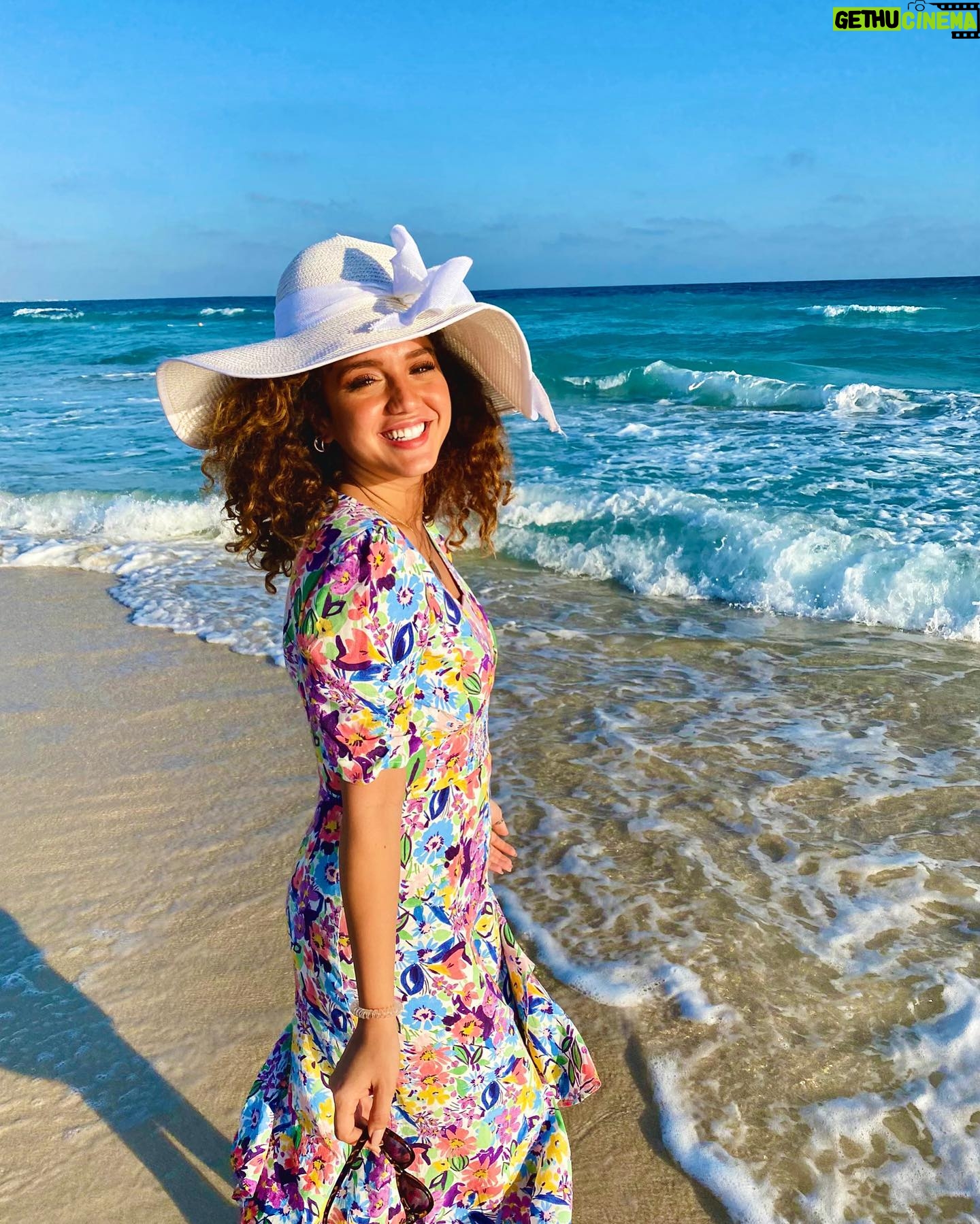 Rana Raeis Instagram - happiness is having your free spirit out🕊