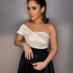 Rana Raeis Instagram – Thank you @dearguestco for the award “Best Youth Actress, Cinema”. 
شكراً للجمهور علي التصويت🫶🏼

A big thanks to my team🤍

Dress: @amrsaeedfashiondesigner 
Makeup: @zeinabhassan_ 
Hair: @mahmoud_hair_stylist