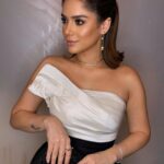 Rana Raeis Instagram – Thank you @dearguestco for the award “Best Youth Actress, Cinema”. 
شكراً للجمهور علي التصويت🫶🏼

A big thanks to my team🤍

Dress: @amrsaeedfashiondesigner 
Makeup: @zeinabhassan_ 
Hair: @mahmoud_hair_stylist