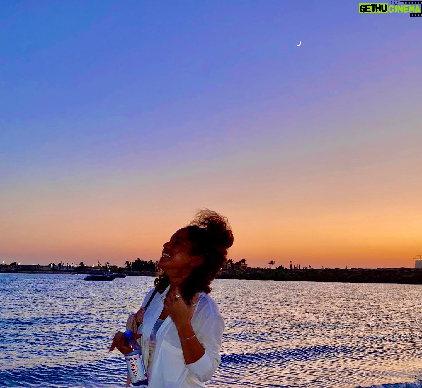 Rana Raeis Instagram - Sunset and crescent moon will remain my forever favorite part🌙
