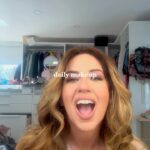 Raquel Bigorra Instagram - Amo estos momentos. Estar conmigo, tranqui…. Hidratándome, poniéndome bloqueador. Luego me enchino, me pinto, me pongo, me quito y así quedo Me fui a @nuestrosecretomx y salí enamorada de tantos nuevos productos que llegaron y las ofertas 🔥
