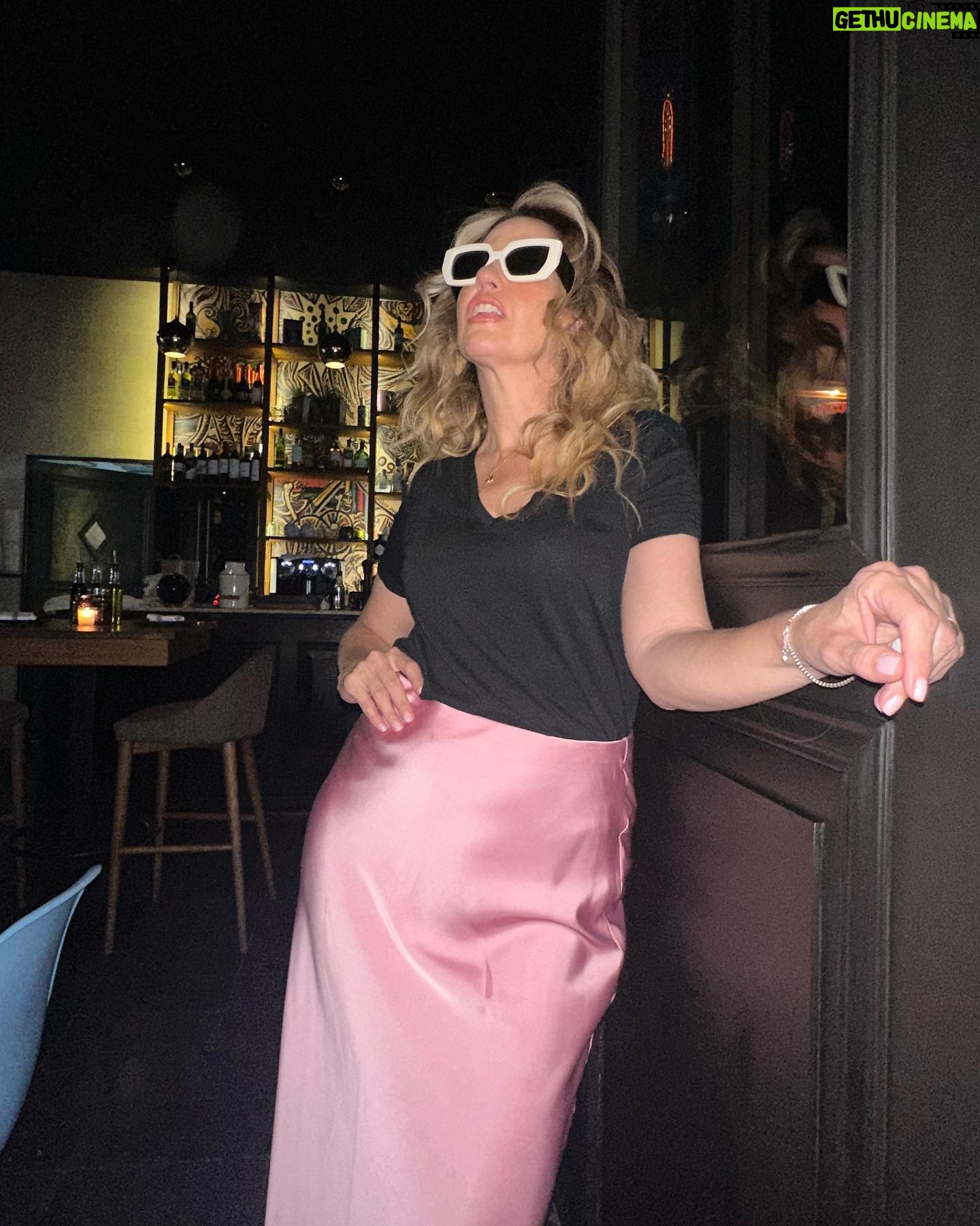 Raquel Bigorra Instagram - Rapidito que no tengo mucho tiempo pa’ la posadera jejeje 👠 Hello por aquí 👠