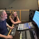 Raquel Bigorra Instagram - Seguimos disfrutando cada segundo de esta última etapa de mi nuevo álbum. Traemos 15 canciones. Aquí estamos en el estudio del maestro Aneiro Taño. Llevaba años soñando con este momento de poder trabajar con Aneiro ¡ Solo Dios sabe cuánto ! No habíamos podido agarrarlo jajjaja ( Siempre está a full ) Lleva un par de meses trabajando en los toques finales 😇 Hoy estamos grabando algunas voces que me faltaban de la canción con @franciscopanchocespedes Escuchar a Pancho en vivo, es una maravilla, en el estudio también. 😍Aquí andamos trabajando en “ Año Bisiesto “ ( curita ) muero por soltarla yaaaa…. Un cachito en las stories ¿ Va ?