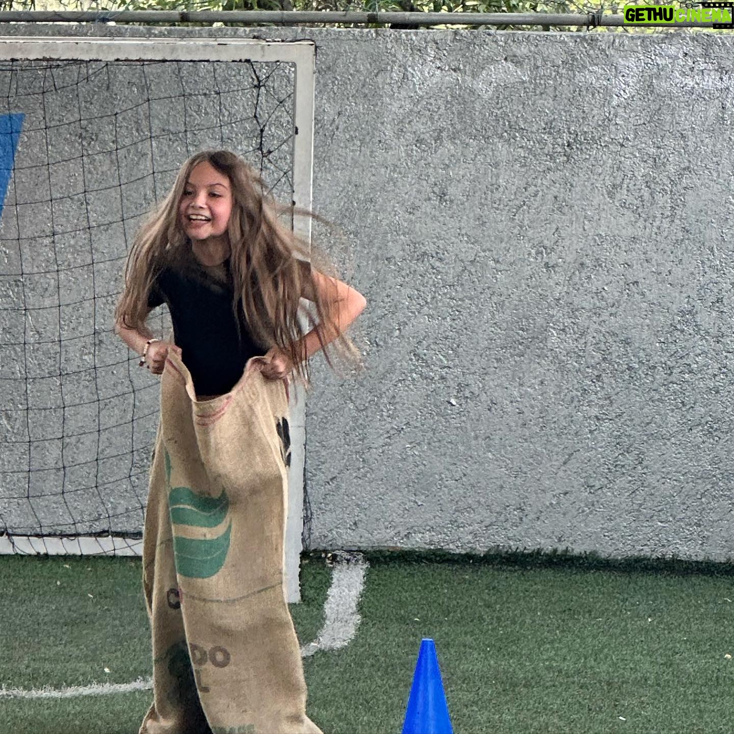Raquel Bigorra Instagram - Que bello día para compartirlo juntas. Te amo tanto mi @rafaellagavira No hay duda de que eres tú mi regalito sagrado. La que honra a mis ancestros y mucho más. Gracias mi chiquitica por elegirme como tu mamá. ¡ Feliz días de las madres a todas ! Espero sigan festejando 👠 Hoy he estado muy muy consentida y se siente tan bonito. Gracias mi amorcito y Rafi. Vámonos a las stories a ponernos al día 🌺