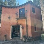Raquel Bigorra Instagram – Sin duda mi foto favorita es la última 😍 Amando cada segundo de este fin de semana en #valquirico Llegamos a trabajar en nuevo proyecto. Es que las escapadas revolucionan la mente y Estar rodeados de amor, es la mejor forma de inspiración. Que tengan linda semana y vámonos con todo que ya es marzooooooo🌸