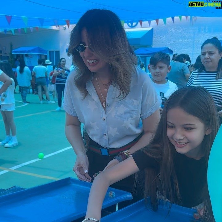 Raquel Bigorra Instagram - Que bello día para compartirlo juntas. Te amo tanto mi @rafaellagavira No hay duda de que eres tú mi regalito sagrado. La que honra a mis ancestros y mucho más. Gracias mi chiquitica por elegirme como tu mamá. ¡ Feliz días de las madres a todas ! Espero sigan festejando 👠 Hoy he estado muy muy consentida y se siente tan bonito. Gracias mi amorcito y Rafi. Vámonos a las stories a ponernos al día 🌺