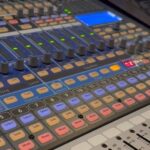 Raquel Bigorra Instagram - Seguimos disfrutando cada segundo de esta última etapa de mi nuevo álbum. Traemos 15 canciones. Aquí estamos en el estudio del maestro Aneiro Taño. Llevaba años soñando con este momento de poder trabajar con Aneiro ¡ Solo Dios sabe cuánto ! No habíamos podido agarrarlo jajjaja ( Siempre está a full ) Lleva un par de meses trabajando en los toques finales 😇 Hoy estamos grabando algunas voces que me faltaban de la canción con @franciscopanchocespedes Escuchar a Pancho en vivo, es una maravilla, en el estudio también. 😍Aquí andamos trabajando en “ Año Bisiesto “ ( curita ) muero por soltarla yaaaa…. Un cachito en las stories ¿ Va ?