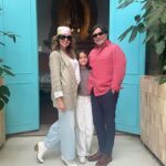 Raquel Bigorra Instagram – Domingo en familia. Deli, y que lindas sorpresas nos mandaste a la mesa mi  @javivimendoza 🙏 Es una belleza @oxacocinaunica  En el corazón de San Ángel. Amamos caminar en Plaza San Jacinto👠 Como Mexico no hay dos. #familia #disfrutando #compartiendo #domingo #sanAngel #miamorcito #lachiquiticademami #amigos