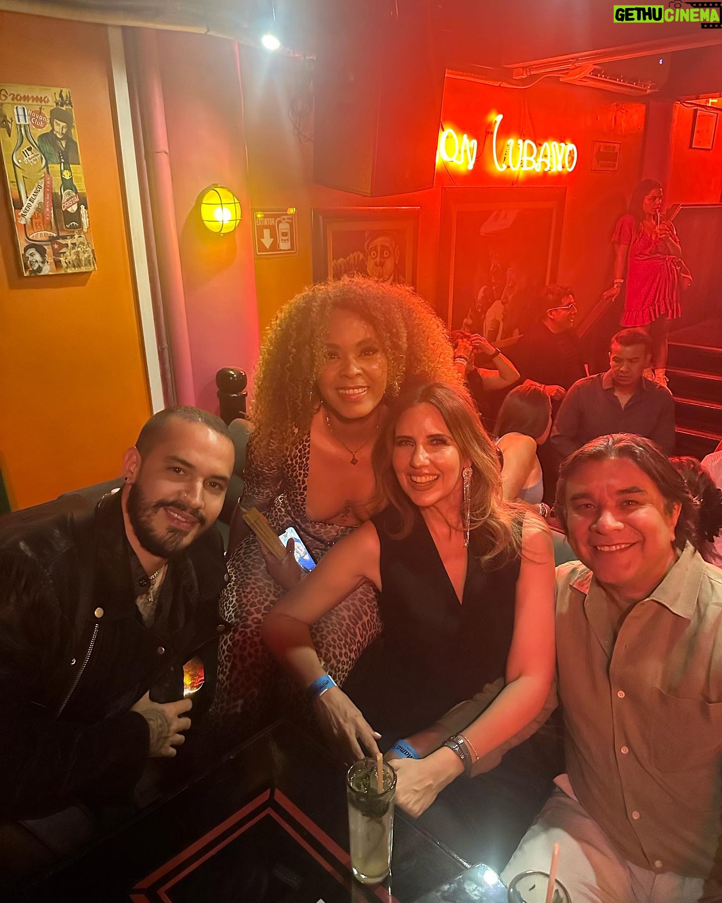 Raquel Bigorra Instagram - El mejor lugar para escaparse un sábado en la noche @mamarumbacdmx en la Roma. Pero que ricura de salidita junto a mi amorcito. Siempre guarachando también mi @aleruzoficial y que lindo verte @vanessa_vinent y mis amigos tan divinos del Mamá Rumba. Que tengan la mejor semana del mundo 👠