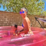 Raquel Pomplun Instagram - Been having so much fun all #summer long with this heart shaped @funboy inflatable pool! Two adults actually fit in this! #Babygirl is definitely enjoying it! 💕💕💕 Thank You #FunBoy 🥰