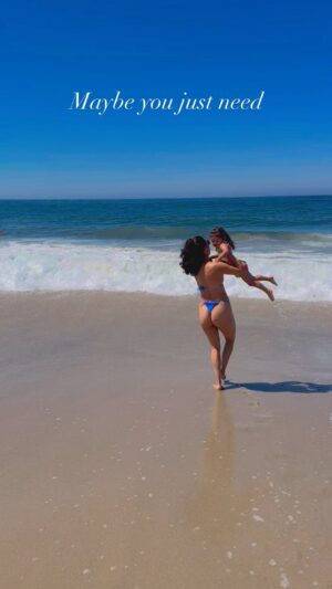 Raquel Pomplun Instagram - Back to life 💙 #ocean #water #us 

#RaquelPomplun #Pomplunation #pacificocean #daytrip #touristing #home #LA #VeniceBeach #familia #daughter #mom #momma #mamá #Hija #familia #hubby #mios
