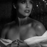 Raquel Pomplun Instagram - Let the light IN 🖤 📷 @dpken