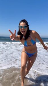 Raquel Pomplun Instagram - La Chica Del👙Azul 🤪 #SundayVibes #BeachDay #LuisMi