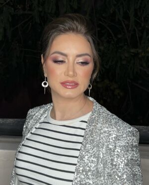 Rasha Rizk Instagram - من أجمل الوجوه اللي عملتلها makeup 🤍🥰
القمر رشا رزق♥️
Hair by: @salonyazanrf 
@rannyhairstyle 
.
.
.
.
.
.
.
.