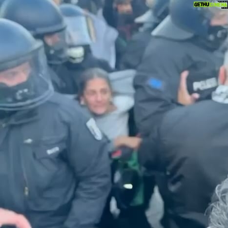 Rasha Rizk - 23.3K Likes - German police
Arresting children and young people
Where the 5th article of the German Constitution of free speech and expression?