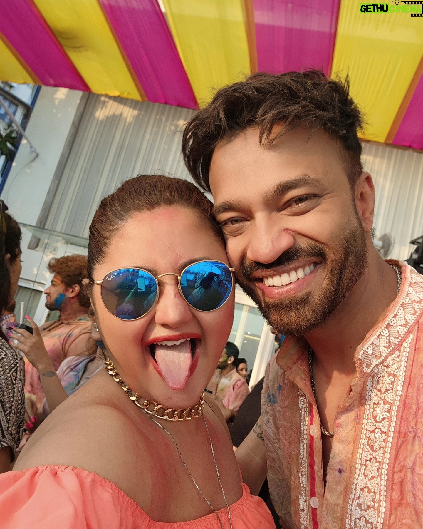 Rashami Desai Instagram - I normally don't like to put my personal moment but this was fab. I just couldn't stop my self uploading my best memories with my best ppl . . #rashamidesai #rashamians #holi2024 #love #whatelseispossible #immagical✨🧞♀️🦄