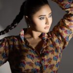 Rashami Desai Instagram - Do I really look dangerous ? . . @official_khushbooharanborkar @oakpinionpr Photo 📸 @smileplease_25 . . #rashamidesai #rashamians #diva #bold #whatelseispossible #immagical✨🧞‍♀️🦄