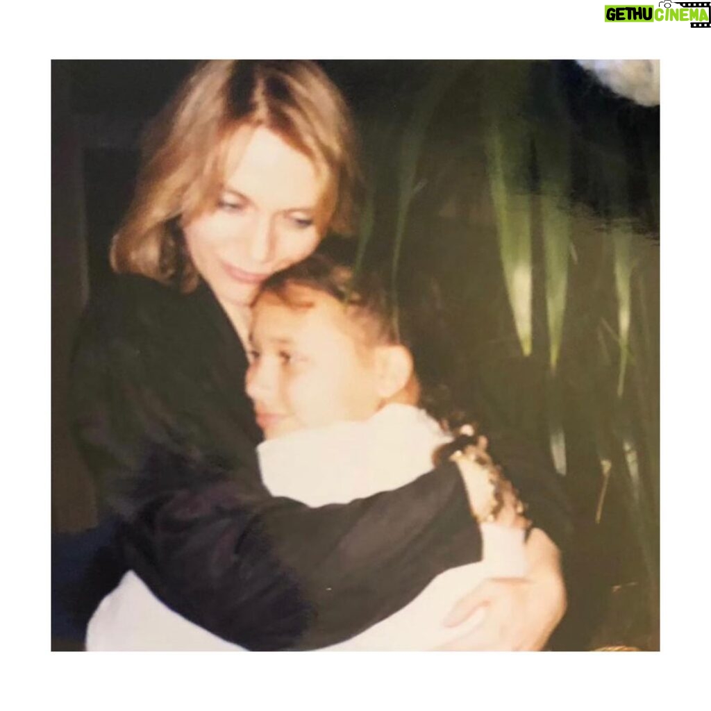Rashida Jones Instagram - Happy Mother's Day. Get one of these hugs from your mom today. I wish I still could. Miss you mama.