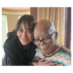 Rashida Jones Instagram - Best birthday with my favorite fellow Pisces ♓️ 🎉💜