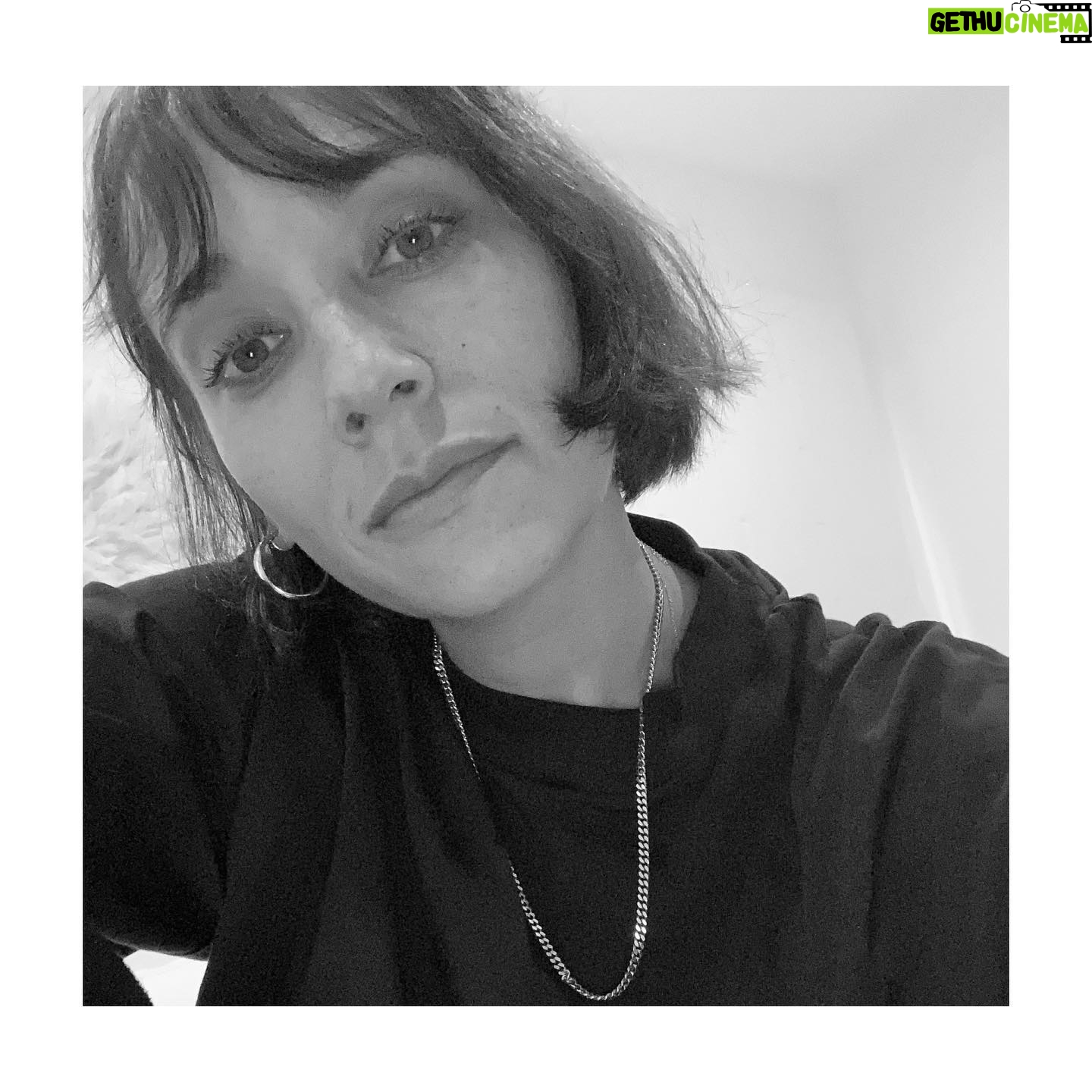 Rashida Jones - 66.8K Likes - #challengeaccepted, @uzoaduba! Thank you to @ericachidi for inspiration to use this challenge to amplify that it’s been almost 200 days since #BreonnaTaylor was murdered and her killers have not been brought to justice. Or to remember #SandraBland and the countless other Black women who have been killed by police or died in police custody. If you’ve been nominated to participate in this challenge, use your platform to get their names trending again!
Click the link in my bio for more info on @aapolicyforum’s #sayhername campaign. And let’s always say their names. #womensupportingwomen #blacklivesmatter