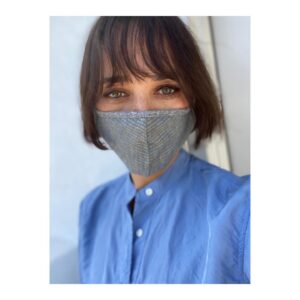 Rashida Jones Instagram - Challenge accepted, @samiranasr and @torysport. I've tried to breathe through (pun intended) my frustration with people not wearing masks but let's just be clear: wearing a mask is an act of civility, of generosity, of understanding the greater good for your community. By not wearing a mask, you could be spreading a deadly disease. Period. So please #StayHomeIfYouCan, and if you must go outside, then please #WearADamnMask! 
Do it for older people, for immunocompromised people, for businesses and for the economic safety of many people that are relying on YOU to flatten the curve. Many lives, including your own, might depend on it. I challenge @lenawaithe, @cynthiaerivo, @kenyabarris, @haimtheband, @kellyrowland, @iammarkronson and @samantharonson!