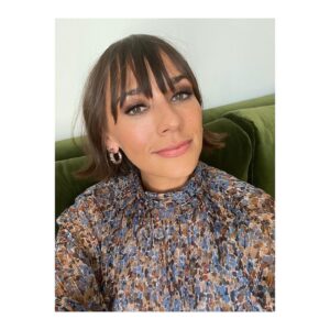 Rashida Jones Instagram - All dressed up and somewhere (virtual) to go! Watch me on @jimmykimmellive tonight #OnTheRocks