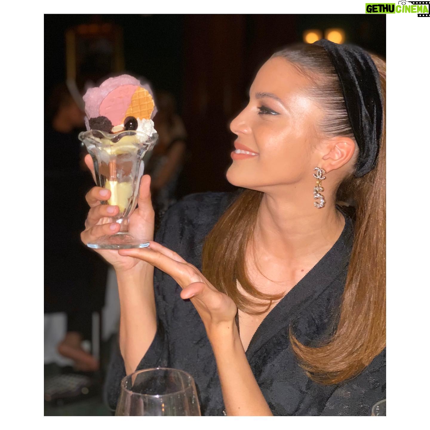 Rashida Jones Instagram - Happy Birthday to this wonderful ice cream sundae of a human being ❤️🍦@kenyakinskij
