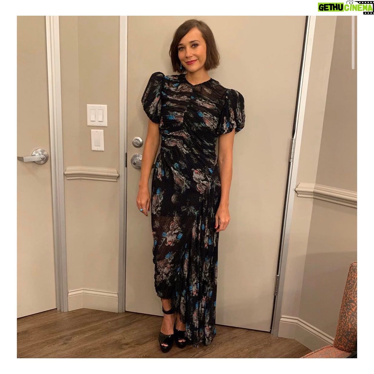 Rashida Jones Instagram - I'm on @latelateshow tonight with @nickjonas and @vampireweekend. If you are interested in me sloppily rapping the theme to the Fresh Prince of Bel Air with @anthonyanderson, tonight's your lucky night! Tune in!