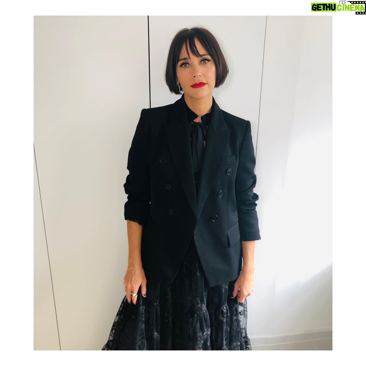 Rashida Jones Instagram - Grammy weekend pt. 2 #tbt @mulberryengland @stellamccartney @jamiemakeup @hairbymarilee @lordgmv