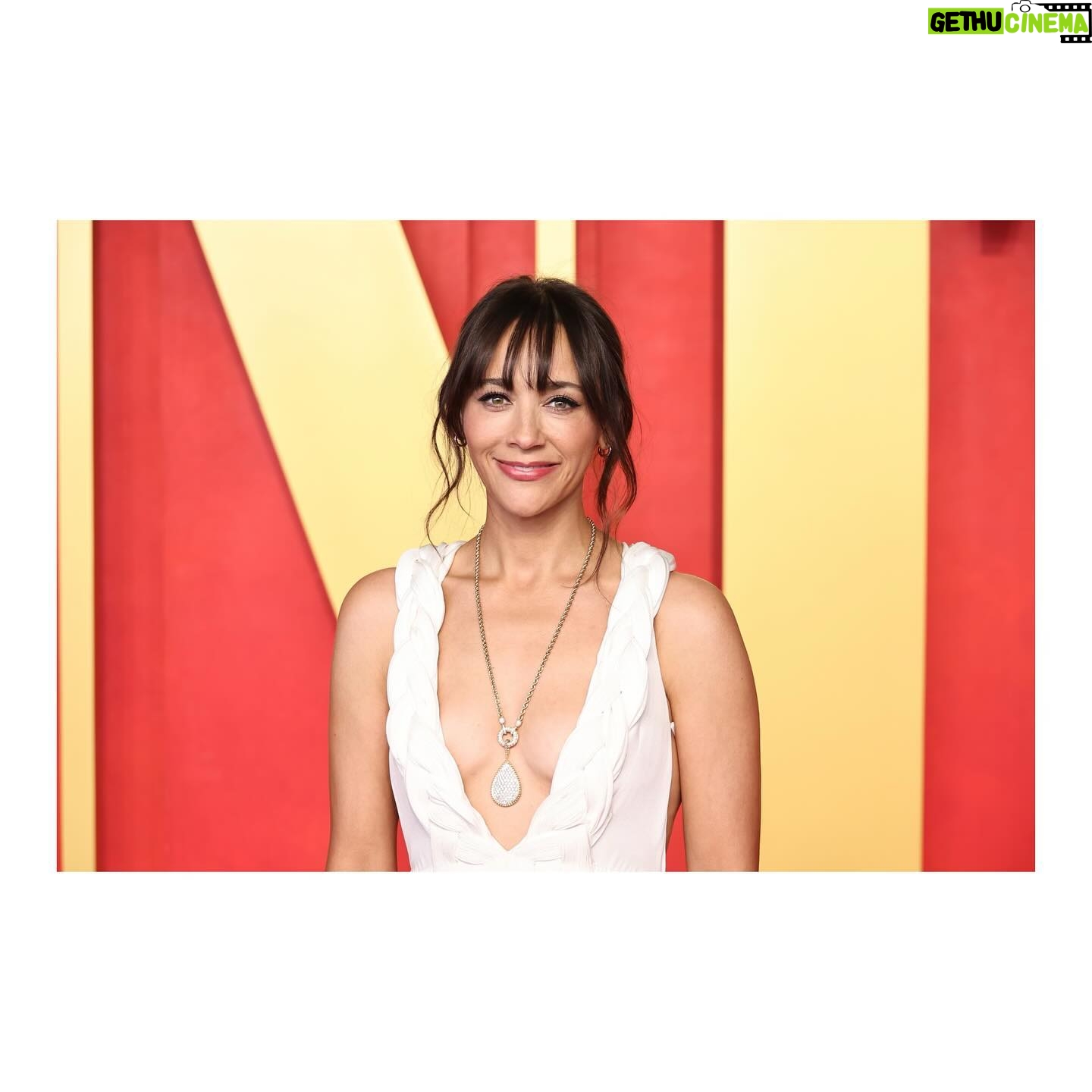 Rashida Jones - 55.5K Likes - Thank you @vanityfair
Gown: @dior Haute Couture
Jewelry: @boucheron
Styling: @bradgoreski & @nicksegodi
Makeup: @jamiemakeup
Hair: @kyleeheathhair
Skin: @keren_bartov & @monasterymade
Nails: @miwanails
#VFOscars #VanityFairOscarParty