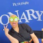 Raven-Symoné Instagram - We challenged @ravensymone and @itsjojosiwa to a round of Blindfold #Pictionary! 😎🤣