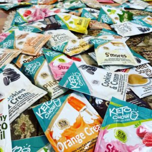 Raven-Symoné Instagram - @ketochow just sent me a shit ton of merch! Omg I’m in heaven. #ketochow is a on the go person/flavor lovers dream!!! Their flavors range from #cookiesandcream #peachesandcream #chocolatetoffee #chocolatepeanutbutter and like 30 others, along with savory! Im tempted  to start a #ketochowchallenge .. 3 ketochow’s a day for a week…..…. Maybe I’ll do it start of august??? Anyway, thank you @ketochow for supplying the fam with blender bottles, #fastingdrops, #electrolytedrops so much! Wow and thank you