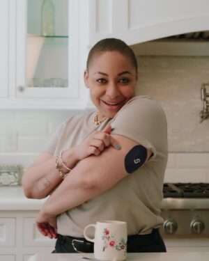 Raven-Symoné Instagram - The months of March and April were a free for all. ANYthing ANYtime I wanted… Time to batten down the hatches, track my macros and keep my blood sugar stable and low. Thanks to @signoshealth I can steer away for a bit but not get out of control because I can see my variability rate and trends during my “vacation.” 
For the month of May (and beyond) I’ve decided to get back on the horse pack light and #poundsdown (got some cool projects coming up). So as always got my trusty #signos app to help me along the way. With these hacks, my Signos app, and my desire I can accomplish ANYTHING! Xx