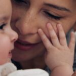 Ravshana Kurkova Instagram - Моей самой любимой девчонке, непоседе, хулиганке, болтушке, хвостику брата, амбассадору подбородков, фанатке всех собак, которых мы встречаем на прогулках, умнице, кокетке и хохотушке 25 марта исполнился годик. Самирка - ты радость наша безграничная, расти счастливой, здоровой и такой же любознательной. ♾️❤️♾️ 📸: @dguledani / 💃🏻: @asmik.vayereytor / 💇🏻‍♀️💄: @yana_koptyakova