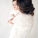 Ravshana Kurkova Instagram - Моей самой любимой девчонке, непоседе, хулиганке, болтушке, хвостику брата, амбассадору подбородков, фанатке всех собак, которых мы встречаем на прогулках, умнице, кокетке и хохотушке 25 марта исполнился годик. Самирка - ты радость наша безграничная, расти счастливой, здоровой и такой же любознательной. ♾️❤️♾️ 📸: @dguledani / 💃🏻: @asmik.vayereytor / 💇🏻‍♀️💄: @yana_koptyakova