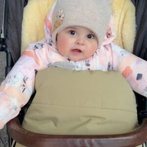 Ravshana Kurkova Instagram - Моей самой любимой девчонке, непоседе, хулиганке, болтушке, хвостику брата, амбассадору подбородков, фанатке всех собак, которых мы встречаем на прогулках, умнице, кокетке и хохотушке 25 марта исполнился годик. Самирка - ты радость наша безграничная, расти счастливой, здоровой и такой же любознательной. ♾️❤️♾️

📸: @dguledani / 💃🏻: @asmik.vayereytor / 💇🏻‍♀️💄: @yana_koptyakova
