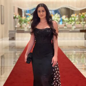 Rawaa El Saady Instagram - حفل الختام ❤️❤️ #المهرجان_العربي_للإذاعة_و_التلفزيون #تونس #سوريا 👗 @hanimuhannadcouture 💄 @hanen_coif