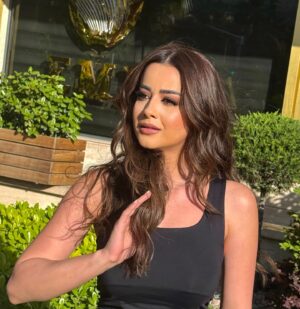 Rawaa El Saady Instagram - ميك اب : وسام حسينو 💄
الفنانة الجميلة روعة السعدي ❤️

 #beautiful #reels @rawaaalsaadii ❤️
#makeupartist @wesaamhsseno 💄
@emelabeautycenter
#explorepage #explore 
‎‏ #follow #like #love #instagood #photooftheday #followme #photography #likeforlikes #fashion #beautiful #me #instadaily #likes #smile #followforfollowback #instalike #myself #happy #f #followback #l #style #art #followers #likeforfollow #followforfollowback