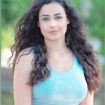 Rawaa El Saady Instagram - اليوم انتهت حكاية #من_شارع_الهرم_إلى بتمنى تكونوا حبيتوا العمل وكنا خفاف على قلوبكم شكرا لكل شخص ساهم بإنجاح هذا العمل شكرا للكاتبة #هبة_مشاري_حمادة على هالنص الرائع شكرا أستاذ #المثنى_الصبح على ثقتك فيني وشكرا للمنتج #جمال_سنان على احترامك للفن والفنانين وأكيد مابقدر أنسى النجمة #هدى_حسين وكل نجوم العمل أبدعتم ❤ @almuthana_subh @jamal_sanan @hebahamada @hudahussain @eaglefilmsprod @mbc1