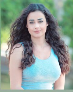 Rawaa El Saady Instagram - اليوم انتهت حكاية #من_شارع_الهرم_إلى بتمنى تكونوا حبيتوا العمل وكنا خفاف على قلوبكم شكرا لكل شخص ساهم بإنجاح هذا العمل شكرا للكاتبة #هبة_مشاري_حمادة على هالنص الرائع شكرا أستاذ #المثنى_الصبح على ثقتك فيني وشكرا للمنتج #جمال_سنان على احترامك للفن والفنانين وأكيد مابقدر أنسى النجمة #هدى_حسين وكل نجوم العمل أبدعتم ❤ @almuthana_subh @jamal_sanan @hebahamada @hudahussain @eaglefilmsprod @mbc1