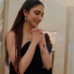 Rawan Mahdi Instagram - Pictures of a girl inside a Tiffany’s box🧚🏼‍♀️ Taken by @behind_the_abnus 🤩 Thank you @fauxconsultancy and @tiffanyandco for having me in this interesting diamond experience💎 Big thank you to my Glam Team 🖤 Styled by @daylalstylist Wardrobe @alyasra @maxmara Makeup by @beautyfigure_ Hair done by @nailstationkw