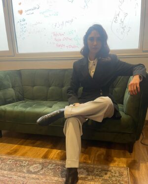 Rawan Mahdi Instagram - In between press conference and the premier, looking good and feeling good 🤍

Styled by my loves @amplifiedeyecandy.co Thank you girls for your kindness and love.

Big thank you @harveynicholskuwait for always being with me.

Hair by my favorite @id_beautyrefinery