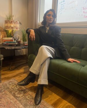 Rawan Mahdi Instagram - In between press conference and the premier, looking good and feeling good 🤍

Styled by my loves @amplifiedeyecandy.co Thank you girls for your kindness and love.

Big thank you @harveynicholskuwait for always being with me.

Hair by my favorite @id_beautyrefinery