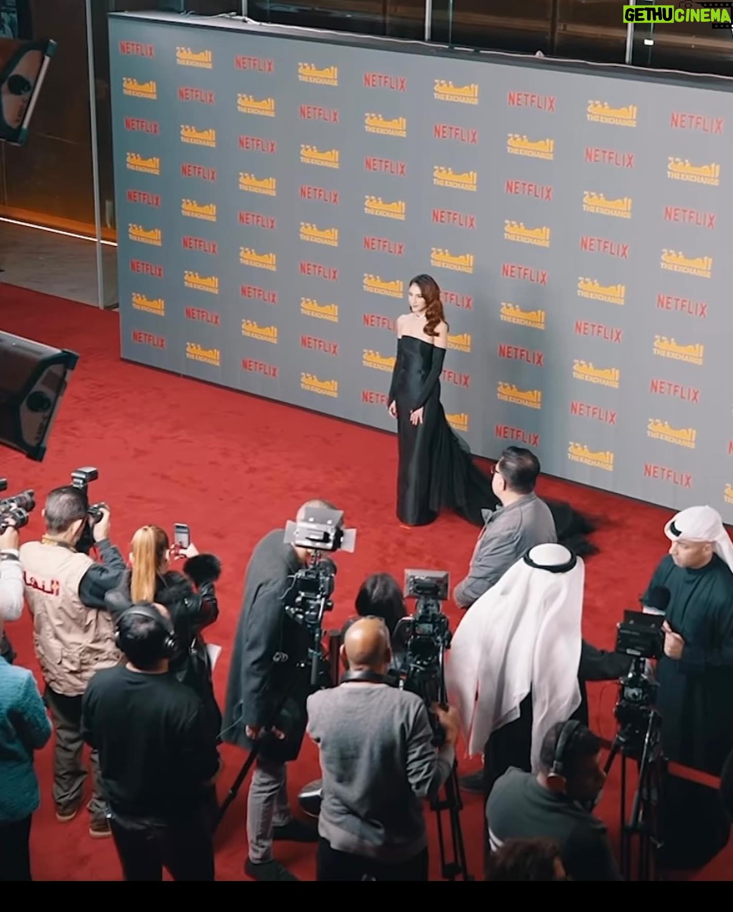 Rawan Mahdi - 44.3K Likes - من سبع سنين حلمت حلم تحقق بهاليوم ..
أرى نفسي عاجزة عن التعبير الآن لكن كل ما أستطيع قوله أنه من النادر أن تتجانس العمليات الإنتاجية مع روح الحالة الدرامية وملحقاتها فمباركةٌ لنا هذه الخطوة آملين أن تفتح لنا جيل جديد من القصص المختلفة والمنفردة والمؤثرة بمعايير إنتاجية حريصة وعالية..
الأشخاص الذين أود شكرهم كثيرون ويعرفون أنفسهم
شكراً لكم فرداً فرداً على إيمانكم واهتمامكم بي ❤️
Thank you for giving us a valuable story to work on @iamnadiaahmad @annesobel ❤️
Thank you my family in @netflixmena @themaryamfiles and @beyondreams_co ❤️
Thank you for our guests of honor for supporting our series ❤️
Big thank you to the best Glam Squad🖤
Styled by @amplifiedeyecandy.co
Dress by @bazzaalzouman
Make up by @_abouttoexplode
Hair by @id_beautyrefinery
Jewelry by @zoughaibandco.kuwait