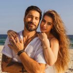 Rayanne Morais Instagram - Bodas de Purpurina 🎉 “ Deus, eu tenho tantas bênçãos Posso em minha vida enxergar Quanto mais vejo os detalhes Sua bondade posso encontrar Pai, e enquanto eu viver Sempre irei me lembrar Ainda que sejam infinitas Suas bênçãos eu irei contar”. E aqui estamos!!! Como Deus foi e é bondoso conosco!!! Quantas bençãos já vivemos até aqui e quanto mais vemos os detalhes, mas temos à agradecer e declarar que Deus é um Deus de promessas, milagres, bondade e justo. Somos testemunho do que Deus faz na vida daqueles que confiam NEle. O nosso casamento é o testemunho da Sua bondade, infinita graças, amor e que os planos de Deus jamais serão frustados. Hoje agradecemos por viver o Seu extraordinário nas nossas vidas, o nosso casamento!!! 🎉 10/03/2024 7/ Meses de casados 👰🏼‍♀️🤵🏻‍♂️ Por toda vida!!! Até Jesus voltar e na eternidade. #MoraisPecoraro #7mesesdecasados #vida #amor #married #love #Deus