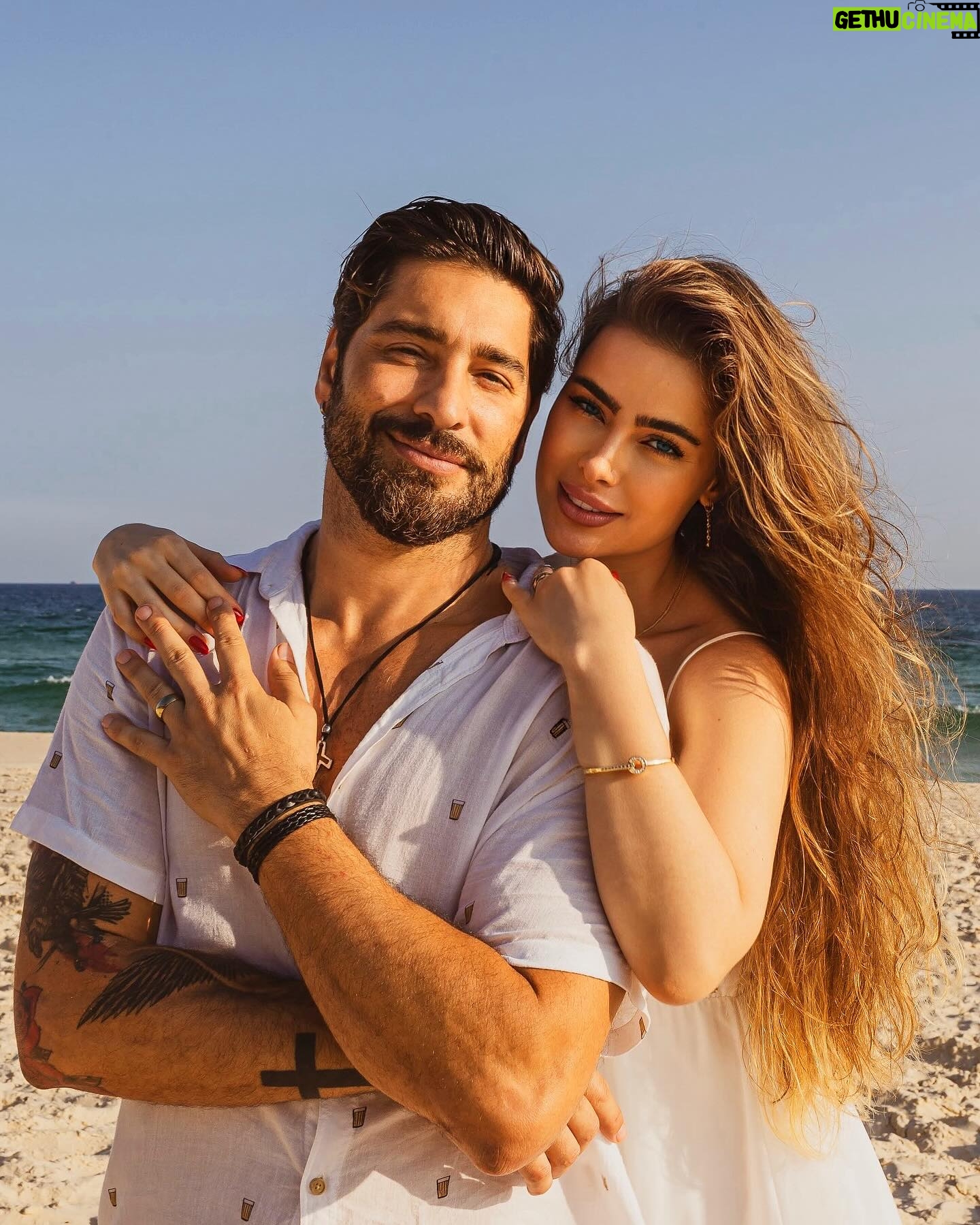 Rayanne Morais Instagram - Bodas de Purpurina đ â Deus, eu tenho tantas bĂȘnçãos Posso em minha vida enxergar Quanto mais vejo os detalhes Sua bondade posso encontrar Pai, e enquanto eu viver Sempre irei me lembrar Ainda que sejam infinitas Suas bĂȘnçãos eu irei contarâ. E aqui estamos!!! Como Deus foi e Ă© bondoso conosco!!! Quantas bençãos jĂĄ vivemos atĂ© aqui e quanto mais vemos os detalhes, mas temos Ă agradecer e declarar que Deus Ă© um Deus de promessas, milagres, bondade e justo. Somos testemunho do que Deus faz na vida daqueles que confiam NEle. O nosso casamento Ă© o testemunho da Sua bondade, infinita graças, amor e que os planos de Deus jamais serĂŁo frustados. Hoje agradecemos por viver o Seu extraordinĂĄrio nas nossas vidas, o nosso casamento!!! đ 10/03/2024 7/ Meses de casados đ°đŒââïžđ€”đ»ââïž Por toda vida!!! AtĂ© Jesus voltar e na eternidade. #MoraisPecoraro #7mesesdecasados #vida #amor #married #love #Deus